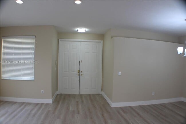 Building Photo - 4955 SW 166th Ave