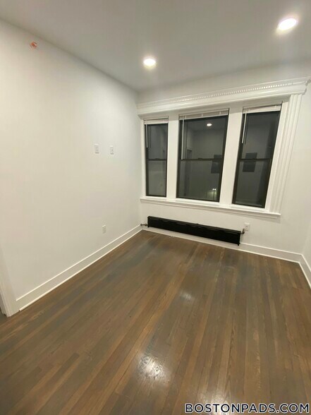 Building Photo - 11 Queensberry St