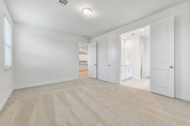 Building Photo - 4116 Silver Fls