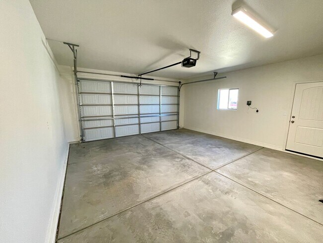 Building Photo - New 2024 Built 3 Bedroom Home with Beautif...