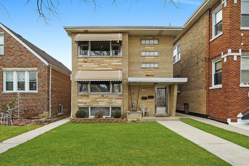 Building Photo - 6022 S Komensky Ave