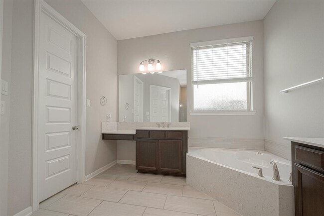 Building Photo - 15727 Ballater Ridge Ln