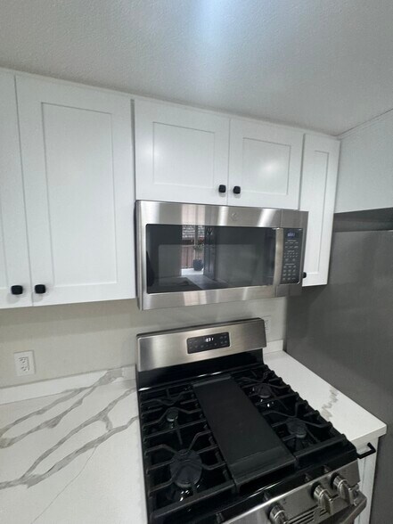 Building Photo - 31671 Seacove Dr