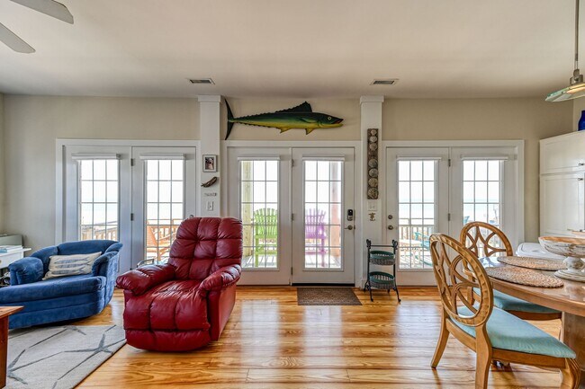 Building Photo - OFF-SEASON FURNISHED RENTAL AVAILABLE JAN and FEB '26