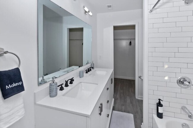 Building Photo - 3 Bedroom 2.5 Bath Home