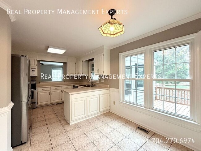 Building Photo - 9315 Pebble Creek Way