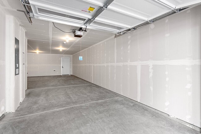 Building Photo - 16124 Cascadian Way