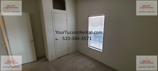 Building Photo - Irvington & Country Club area - 3 beds & 2 baths