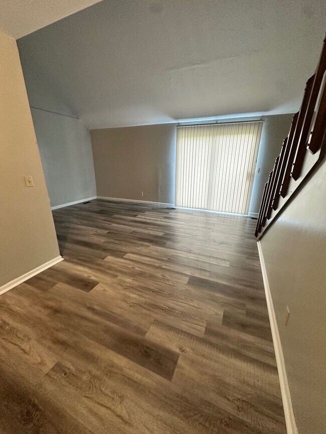 Building Photo - Spacious Townhouse Living Just Outside Dow...
