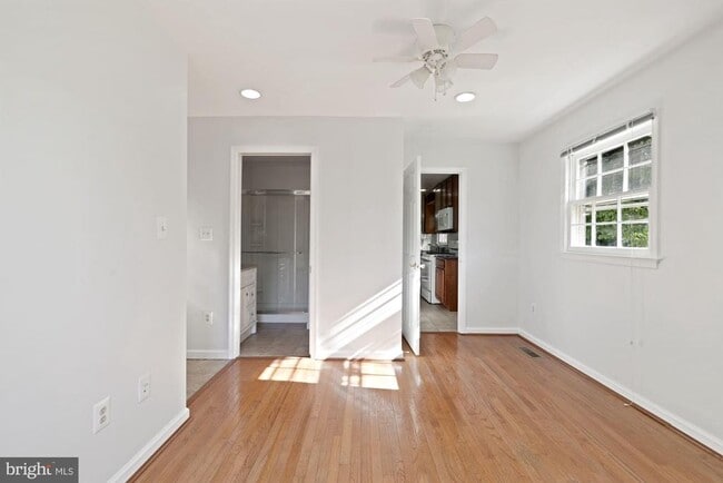 Building Photo - 8208 Gainsborough Ct W