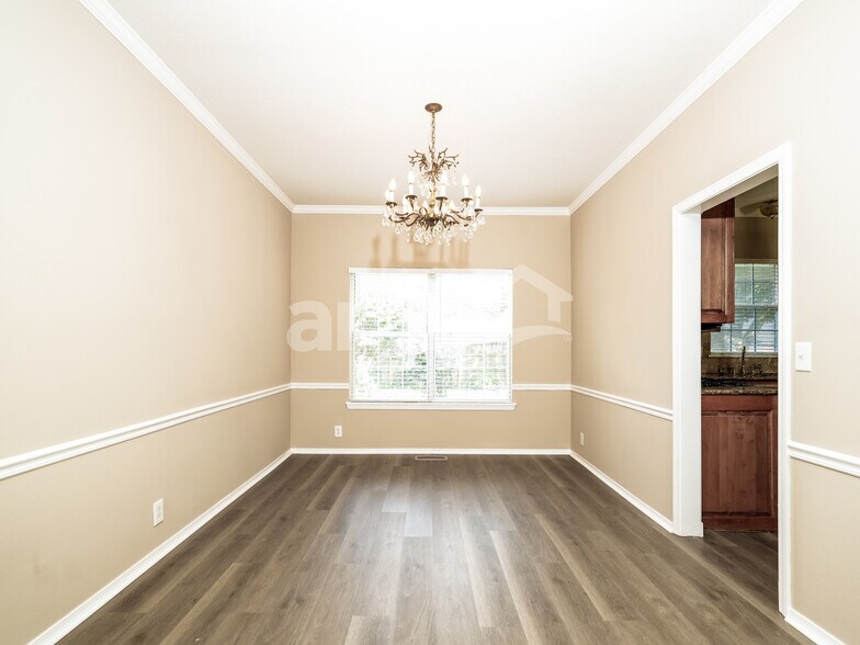 Building Photo - 513 N Sweet Gum Ave