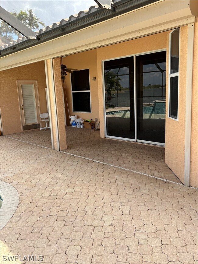 Building Photo - 2210 Grove Dr