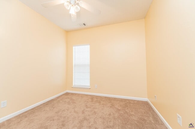Building Photo - 100 Oldfield Ct