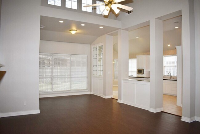 Building Photo - 516 Arcadia Dr