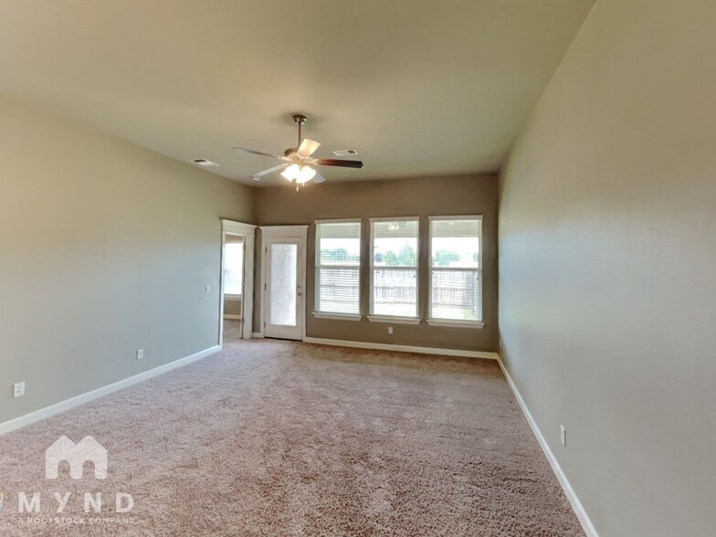 Building Photo - 1109 Merlin Dr