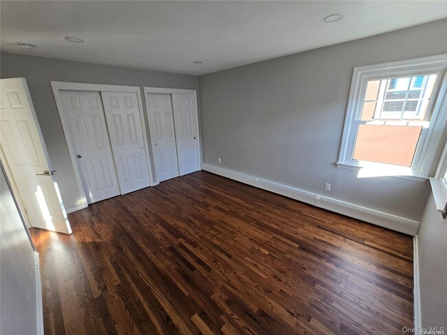 Building Photo - 70 E Valley Stream Blvd