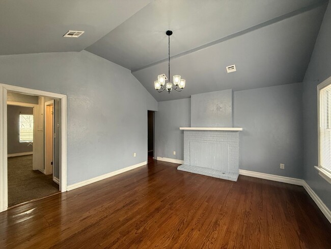 Building Photo - Charming Living in the Heart of Historic M...