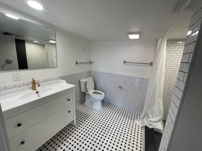 Building Photo - 119 W Main St