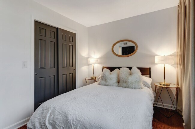 Building Photo - Live just minutes from the charm and excit...