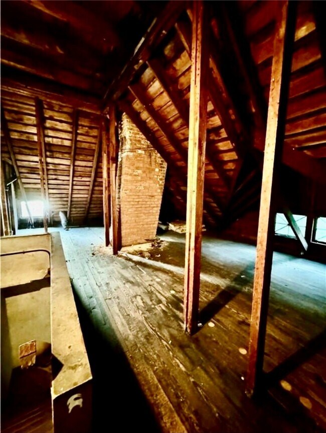 Building Photo - 275 Rosedale St