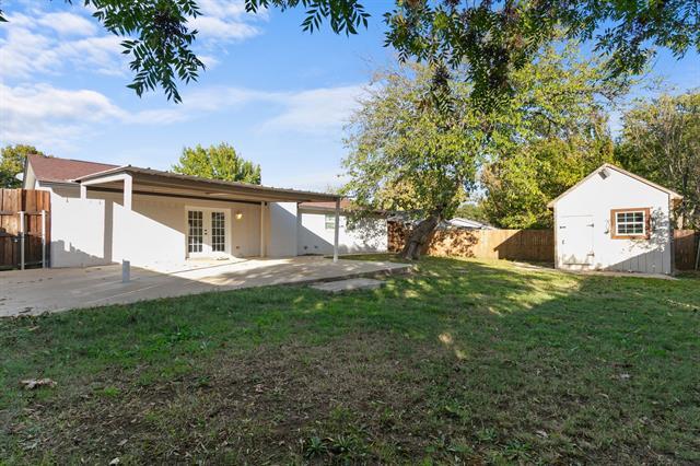 Building Photo - 1002 Wembley Rd