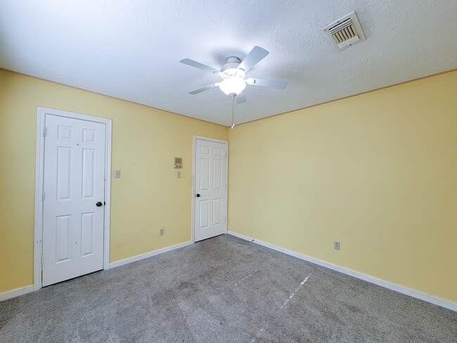 Building Photo - 17326 Ponderosa Pines Dr