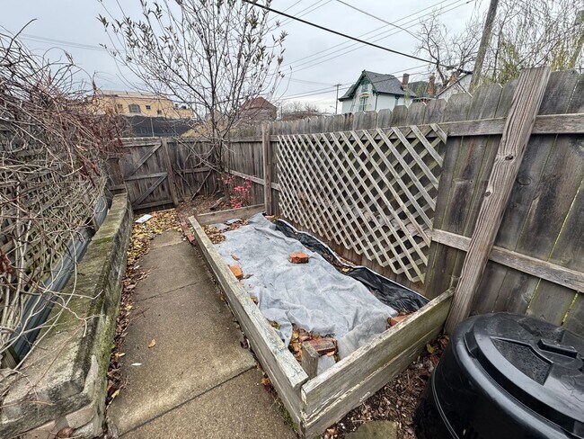 Building Photo - Charming 5BR Home in the Heart of Pittsbur...