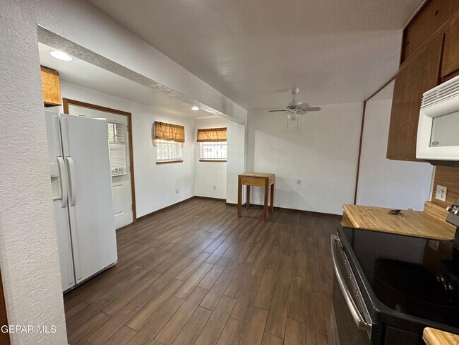 Building Photo - 5205 Flower Dr
