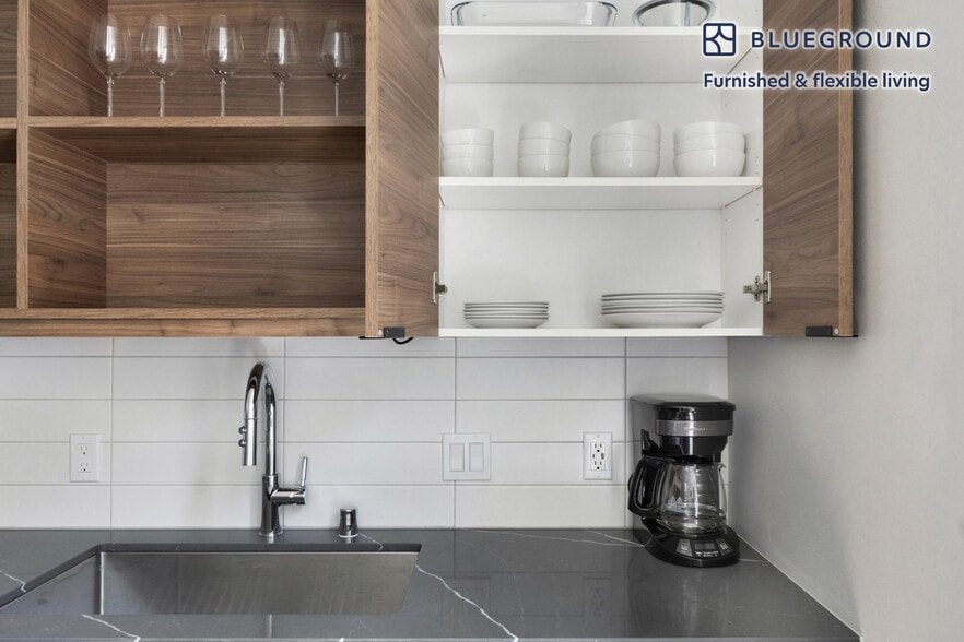 Building Photo - 2222 15th Ave W