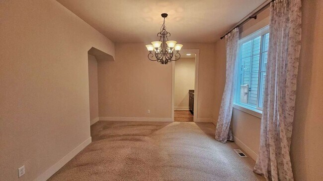 Building Photo - Beautiful 5 Bed 3.5 Bath Home in Redmond R...