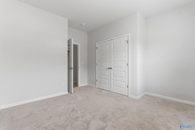 Building Photo - 15007 Greenleaf Dr