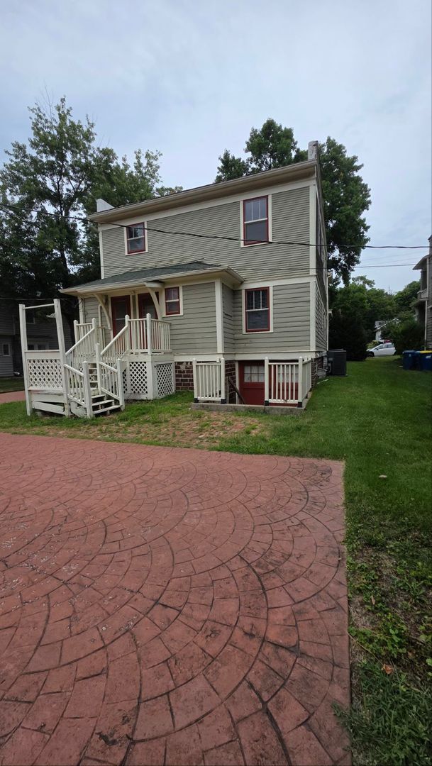 Building Photo - Beautiful 2BR 1BA unit w/ Covered Porch in Downtown Liberty