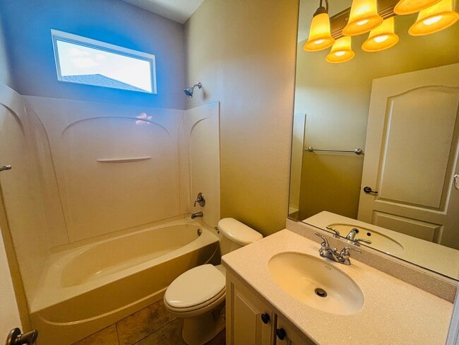 Building Photo - Beautiful home in Health Brook Hills