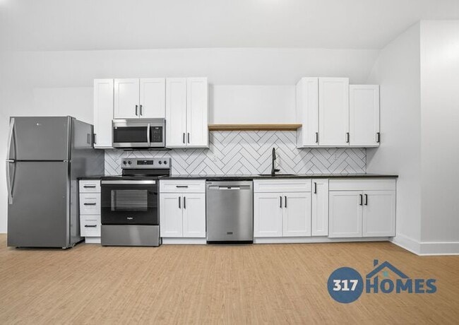 Building Photo - Modern Two Bedroom with Balcony in Holy Cross