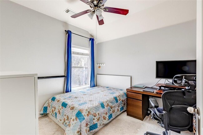 Building Photo - 2500 Charolais Ct