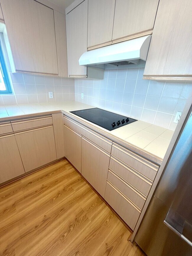 Building Photo - Large 19th Floor Unit with Ocean, City, Mo...