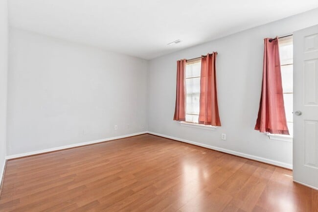 Building Photo - Move In Ready Brick Ranch in VB!