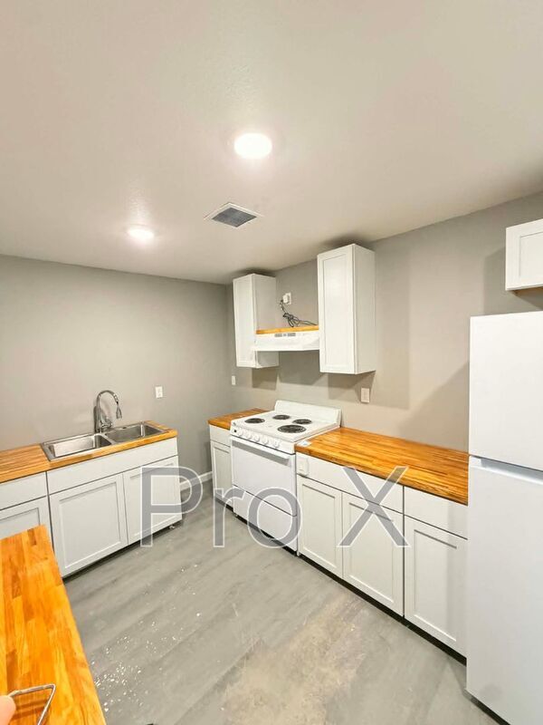 Building Photo - 121 S Byers Ave