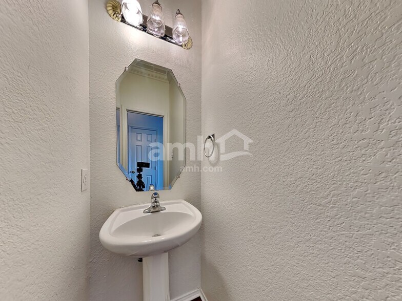 Building Photo - 11741 Cottontail Dr