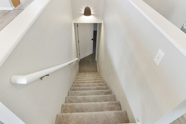 Building Photo - 2488 Sapphire St