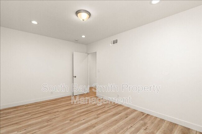 Building Photo - 312 Ave Atezada