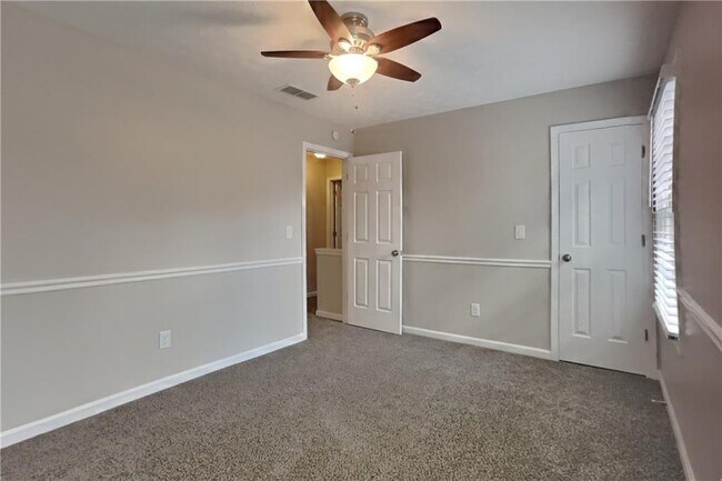 Building Photo - 3282 Summit Glen Dr