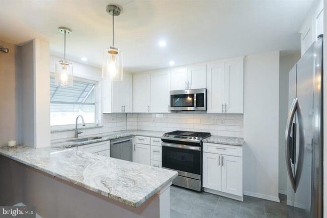 Building Photo - 5428 Vicaris St