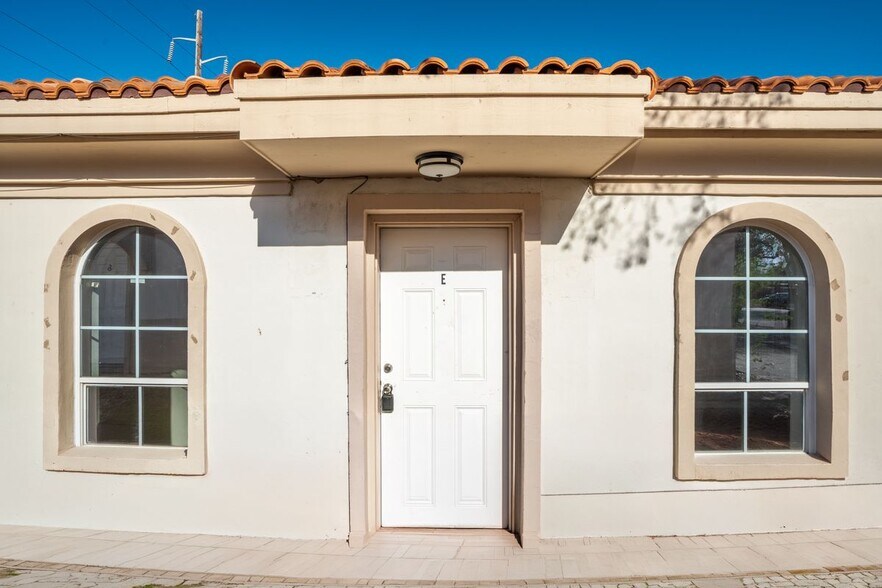 Building Photo - 604 Buena Vista Dr