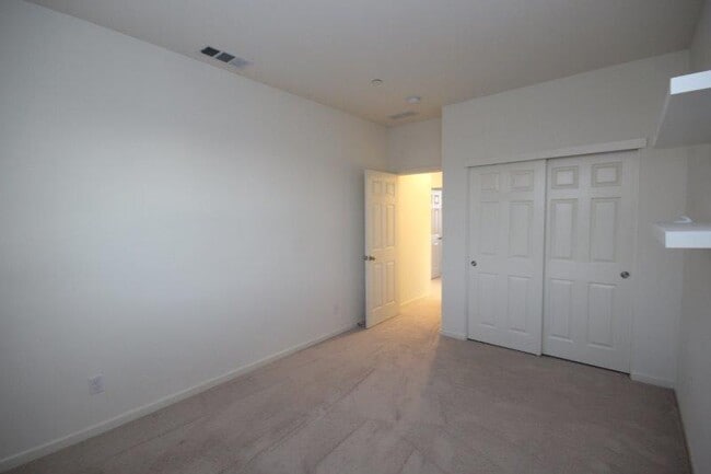 Building Photo - Gorgeous Elk Grove Home