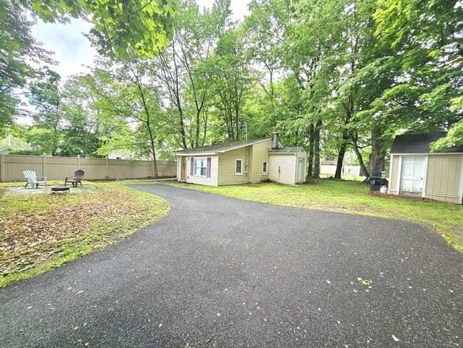 Primary Photo - 5 Maple Ct