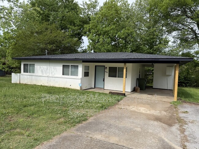 Building Photo - 2200 Norwood Dr NW