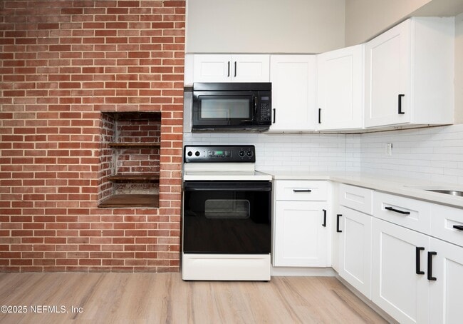 Building Photo - 313 Suzanne Dr