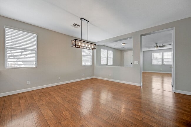 Building Photo - Stunning one story in the NW!