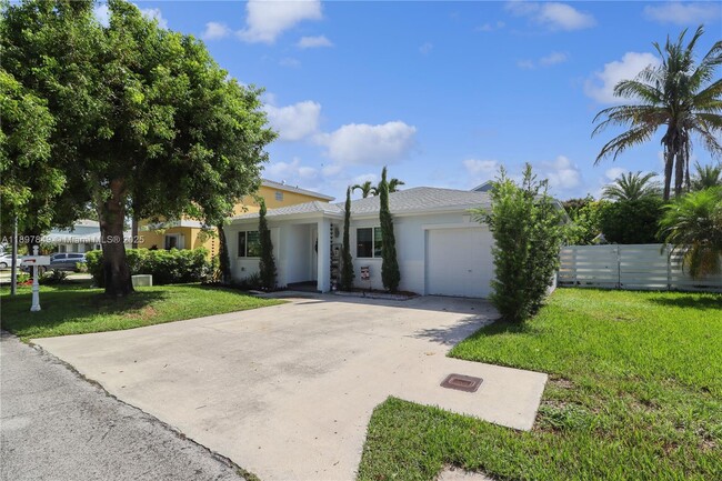Building Photo - 14519 SW 139th Ave Cir E